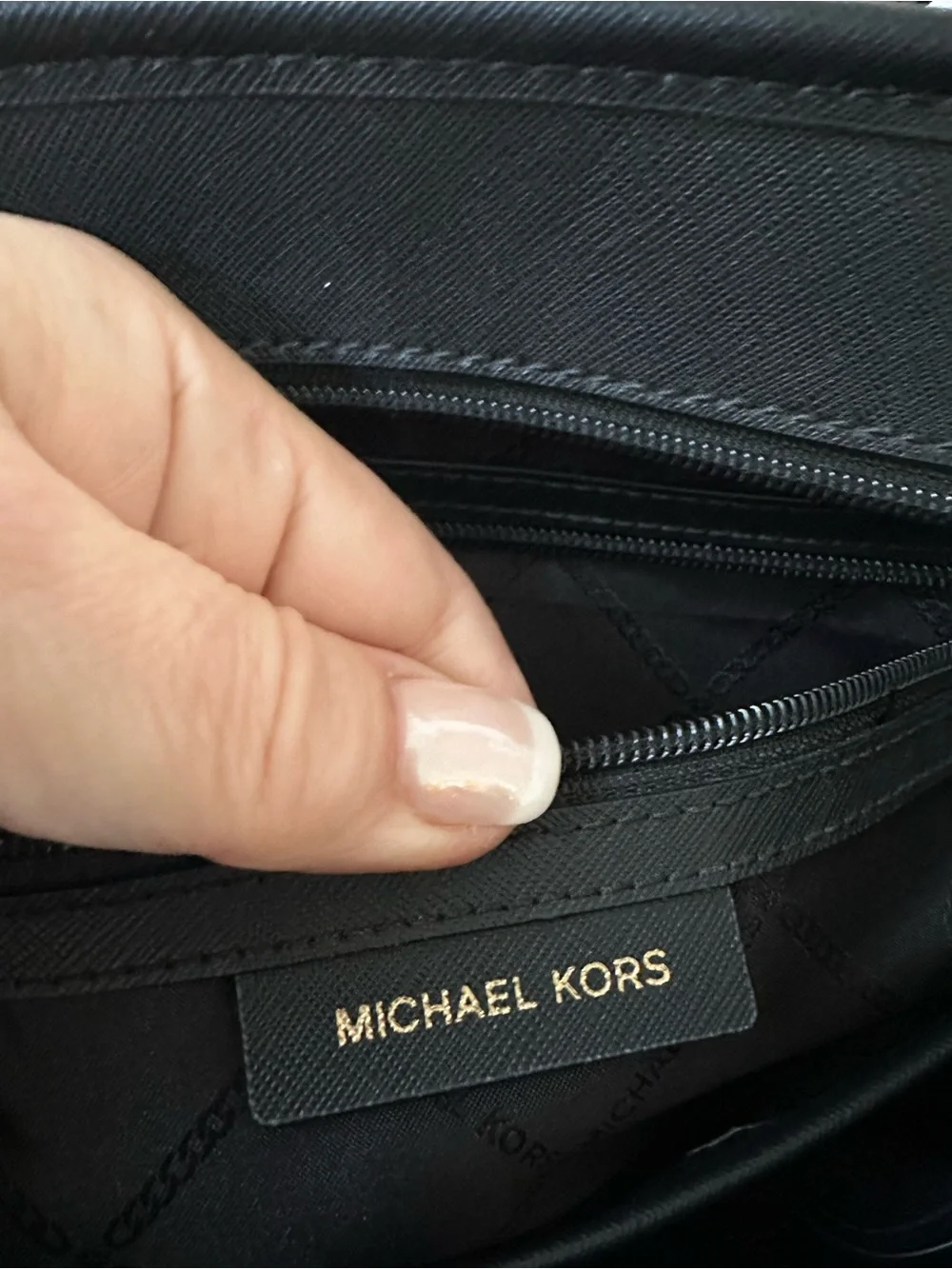 Michael Kors Giraffe Print Tote - Picture 14 of 16
